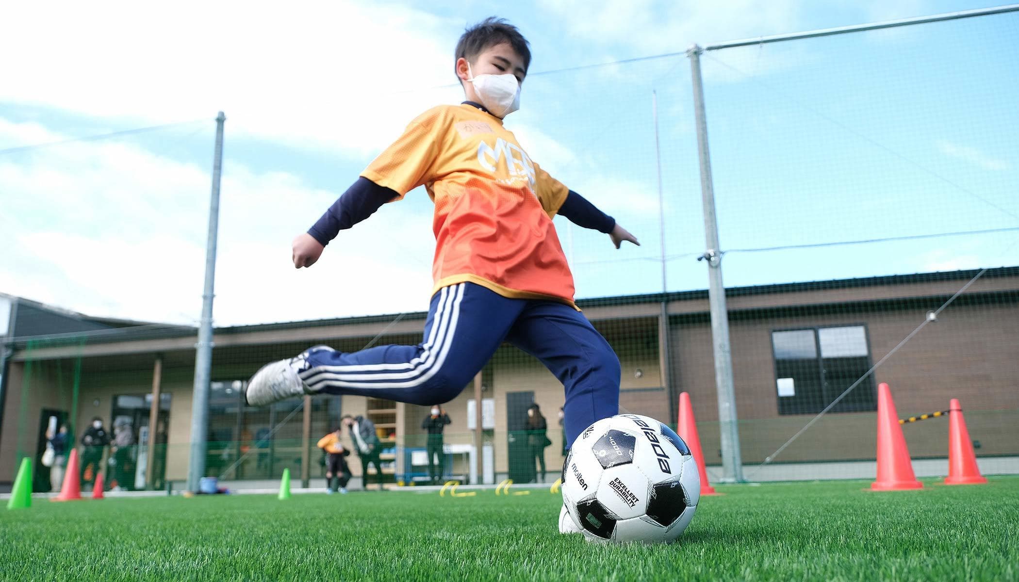 エムズサッカーアカデミーは初心者でも伸び伸びプレーできるサッカースクールです
